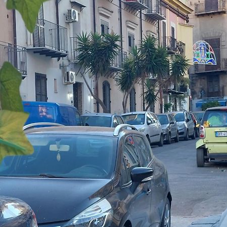Stanza Sicilia Bedda Apartment Palermo Bagian luar foto