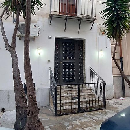 Stanza Sicilia Bedda Apartment Palermo Bagian luar foto