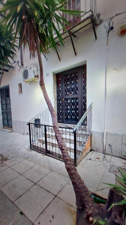 Stanza Sicilia Bedda Apartment Palermo Bagian luar foto