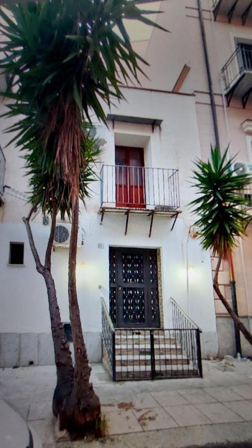 Stanza Sicilia Bedda Apartment Palermo Bagian luar foto