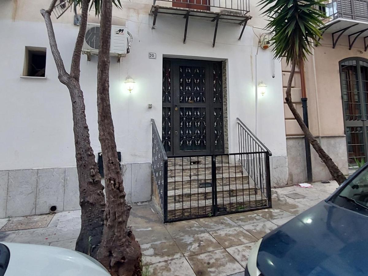 Stanza Sicilia Bedda Apartment Palermo Bagian luar foto
