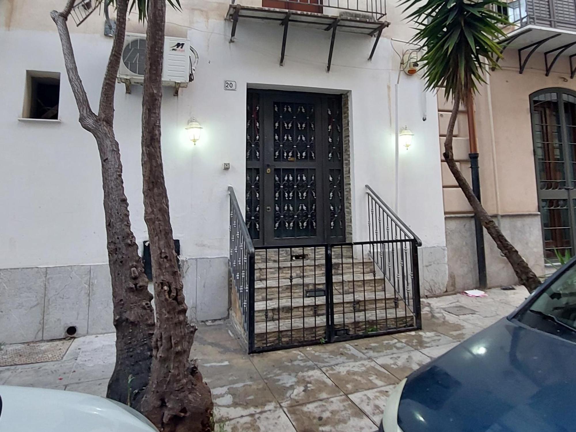 Stanza Sicilia Bedda Apartment Palermo Bagian luar foto
